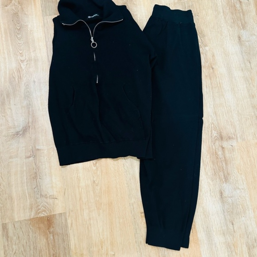Elegant Black Women's Sweater Jogger Set